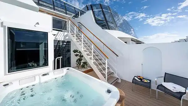 SXJ Grand Suite Aurea with Terrace and Whirlpool