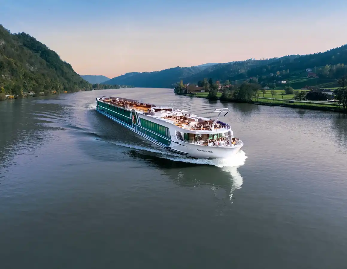 Foto 1 Ms Amadeus Riva